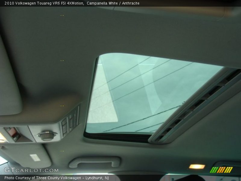 Campanella White / Anthracite 2010 Volkswagen Touareg VR6 FSI 4XMotion