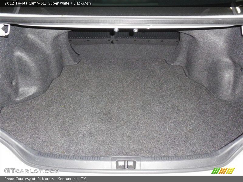 Super White / Black/Ash 2012 Toyota Camry SE