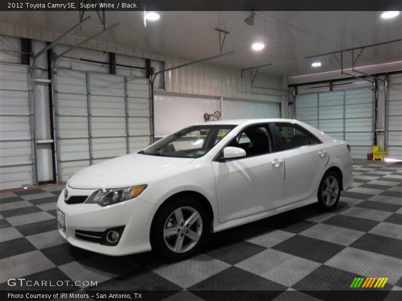 Super White / Black 2012 Toyota Camry SE
