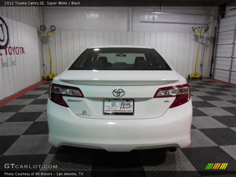 Super White / Black 2012 Toyota Camry SE
