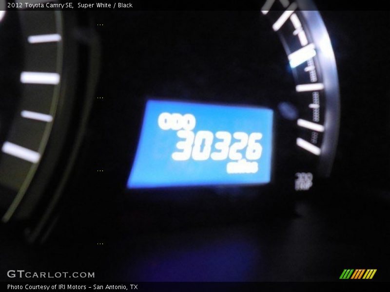 Super White / Black 2012 Toyota Camry SE