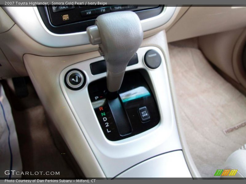 Sonora Gold Pearl / Ivory Beige 2007 Toyota Highlander