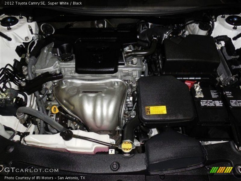 Super White / Black 2012 Toyota Camry SE