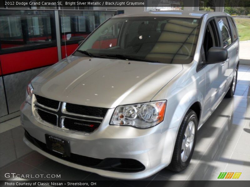 Bright Silver Metallic / Black/Light Graystone 2012 Dodge Grand Caravan SE