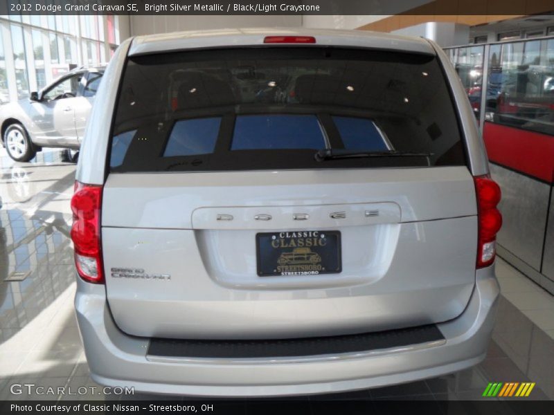 Bright Silver Metallic / Black/Light Graystone 2012 Dodge Grand Caravan SE