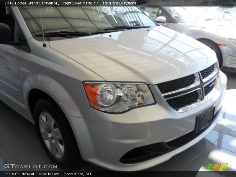 Bright Silver Metallic / Black/Light Graystone 2012 Dodge Grand Caravan SE