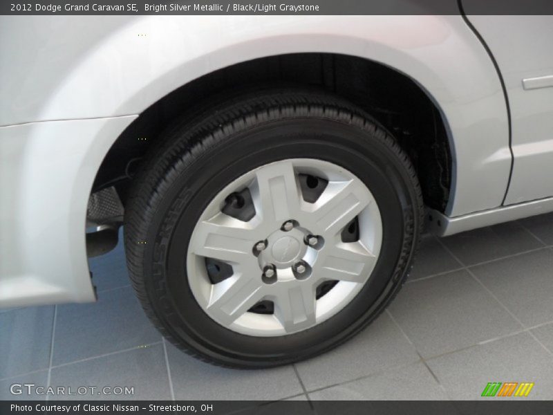 Bright Silver Metallic / Black/Light Graystone 2012 Dodge Grand Caravan SE