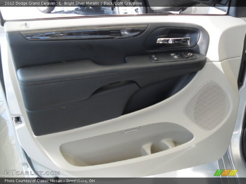 Bright Silver Metallic / Black/Light Graystone 2012 Dodge Grand Caravan SE