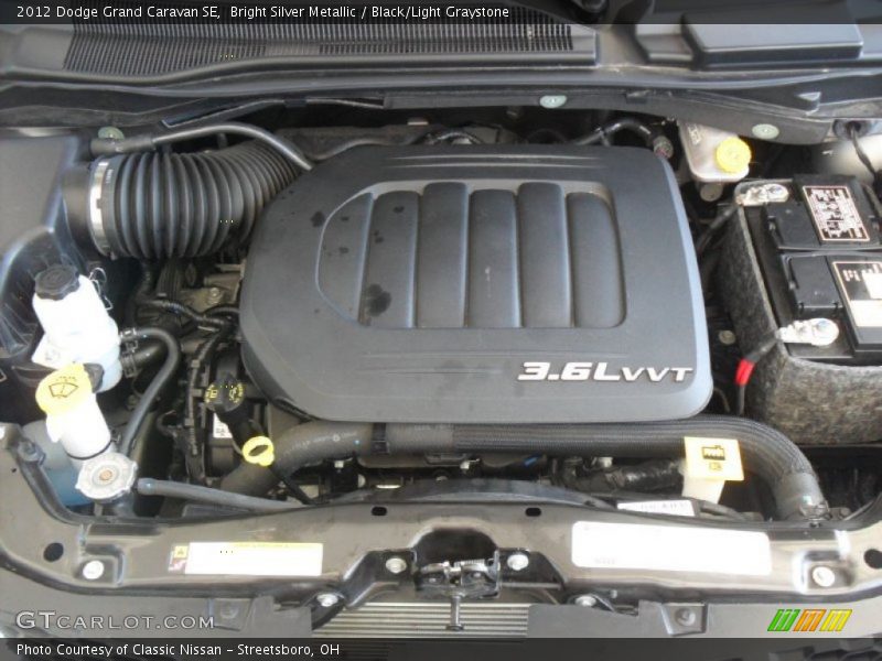 Bright Silver Metallic / Black/Light Graystone 2012 Dodge Grand Caravan SE