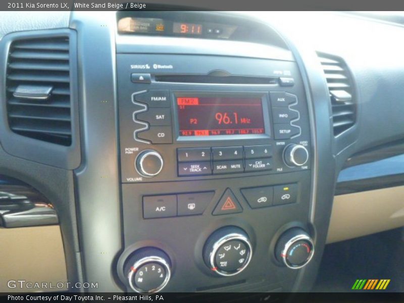 White Sand Beige / Beige 2011 Kia Sorento LX