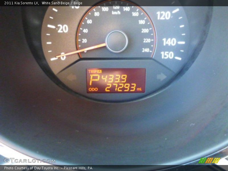 White Sand Beige / Beige 2011 Kia Sorento LX