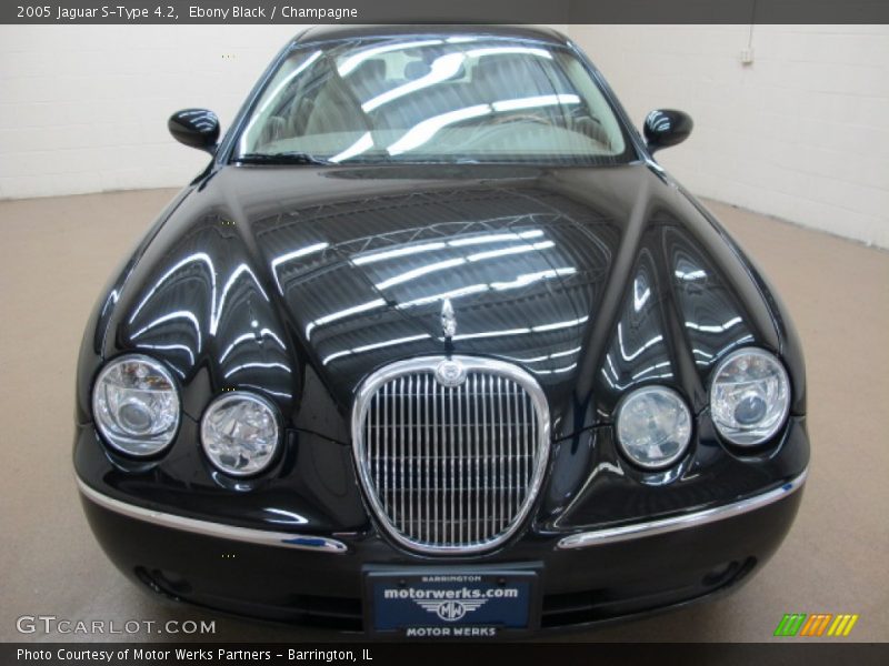 Ebony Black / Champagne 2005 Jaguar S-Type 4.2