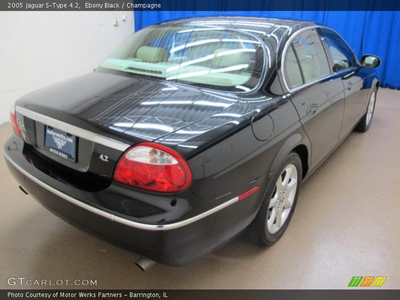 Ebony Black / Champagne 2005 Jaguar S-Type 4.2