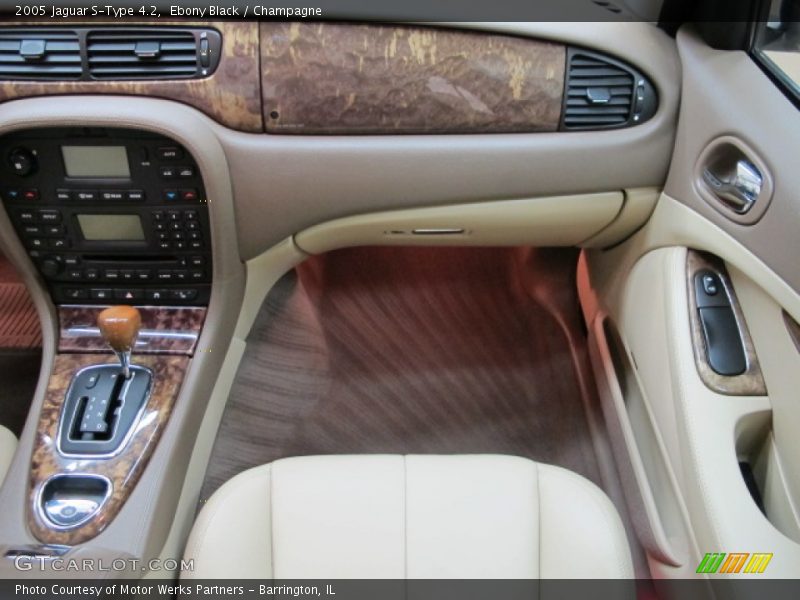 Ebony Black / Champagne 2005 Jaguar S-Type 4.2