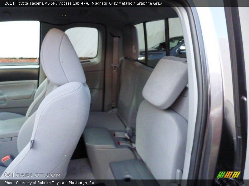 Magnetic Gray Metallic / Graphite Gray 2011 Toyota Tacoma V6 SR5 Access Cab 4x4