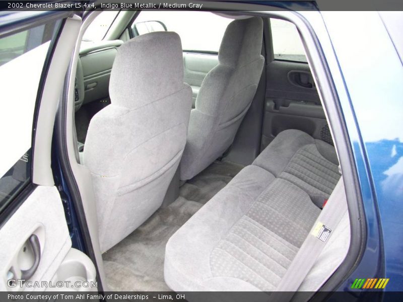 Indigo Blue Metallic / Medium Gray 2002 Chevrolet Blazer LS 4x4