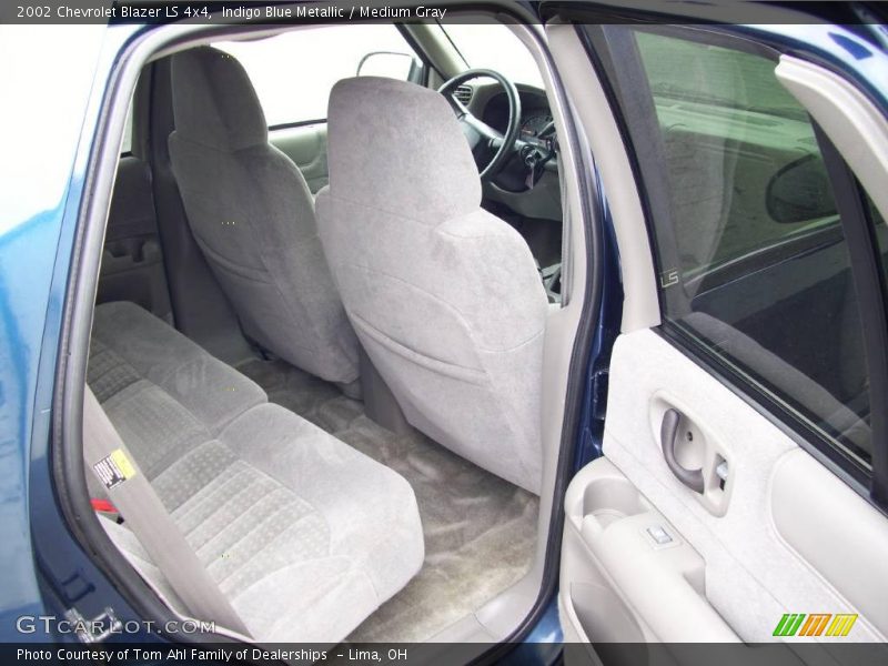 Indigo Blue Metallic / Medium Gray 2002 Chevrolet Blazer LS 4x4