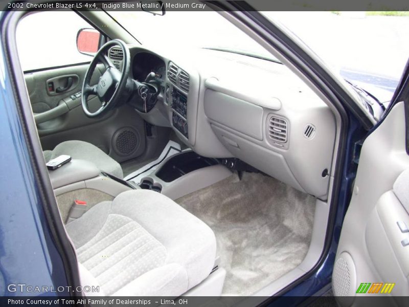 Indigo Blue Metallic / Medium Gray 2002 Chevrolet Blazer LS 4x4