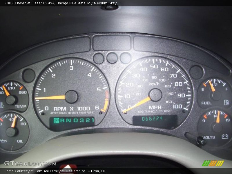 Indigo Blue Metallic / Medium Gray 2002 Chevrolet Blazer LS 4x4