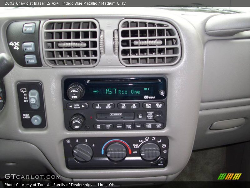 Indigo Blue Metallic / Medium Gray 2002 Chevrolet Blazer LS 4x4