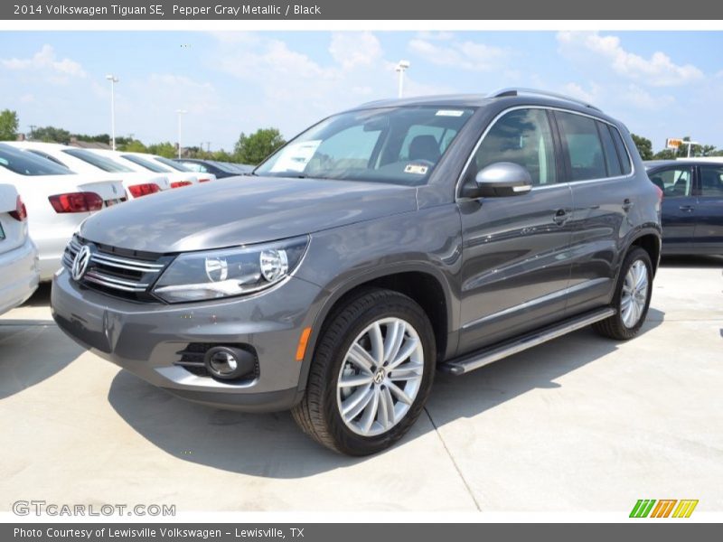 Pepper Gray Metallic / Black 2014 Volkswagen Tiguan SE