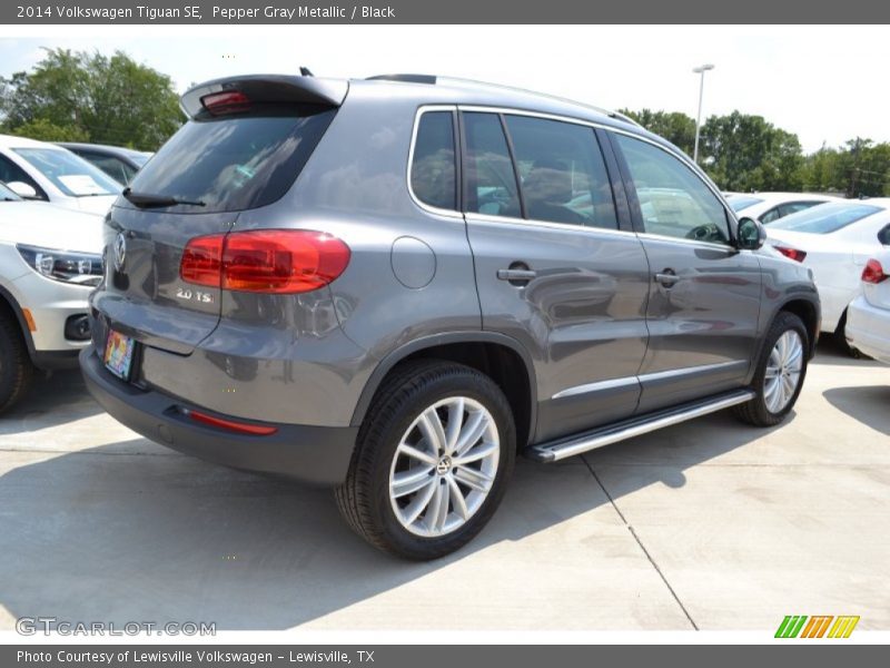 Pepper Gray Metallic / Black 2014 Volkswagen Tiguan SE