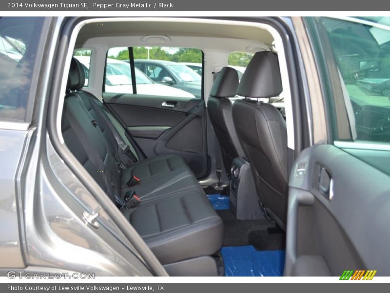 Pepper Gray Metallic / Black 2014 Volkswagen Tiguan SE