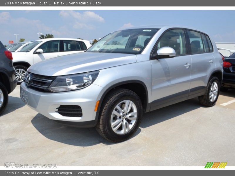 Front 3/4 View of 2014 Tiguan S