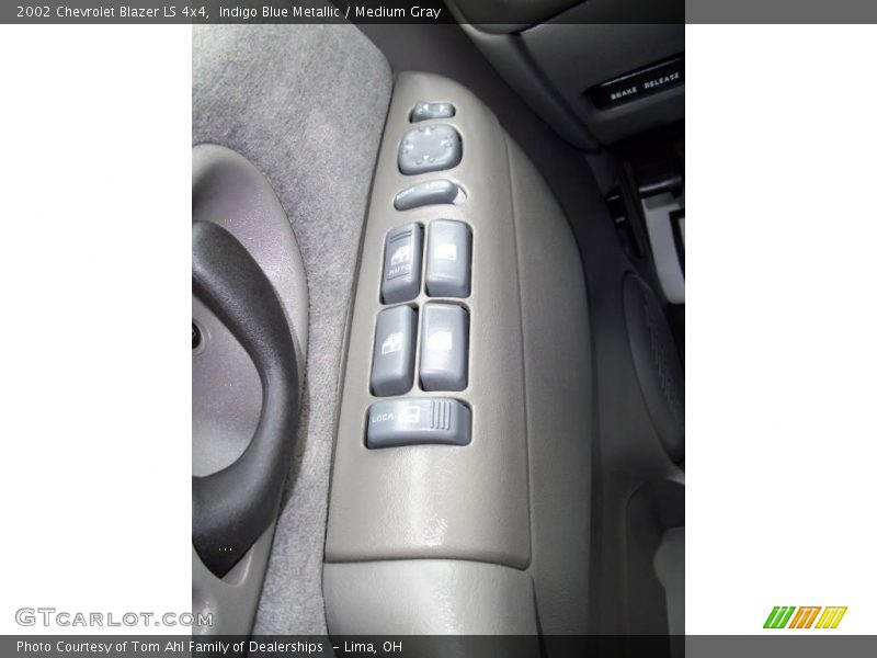 Indigo Blue Metallic / Medium Gray 2002 Chevrolet Blazer LS 4x4