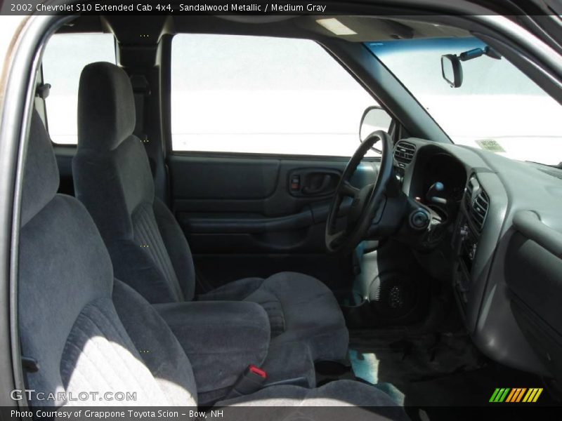 Sandalwood Metallic / Medium Gray 2002 Chevrolet S10 Extended Cab 4x4