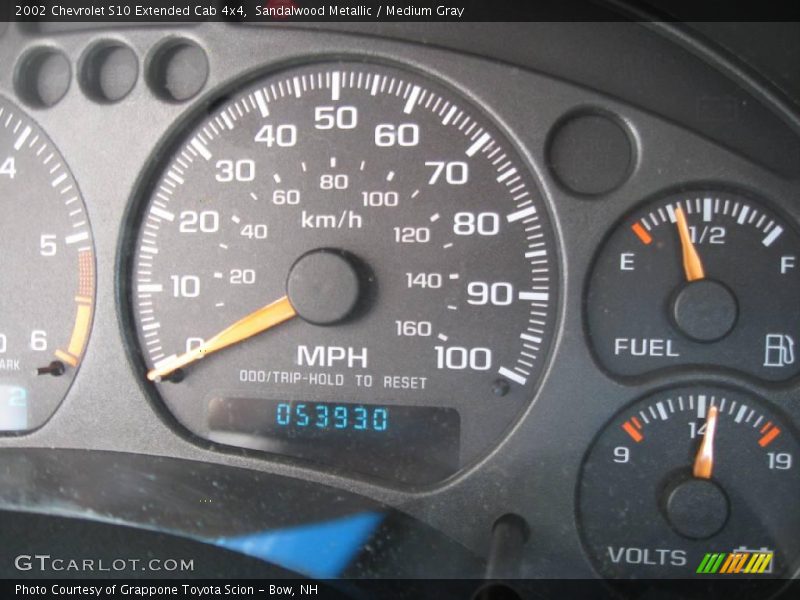 Sandalwood Metallic / Medium Gray 2002 Chevrolet S10 Extended Cab 4x4