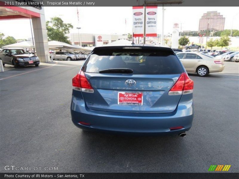 Tropical Sea Metallic / Ivory 2011 Toyota Venza I4