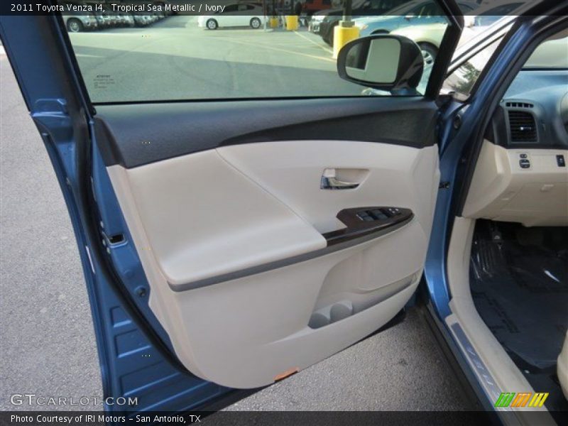 Tropical Sea Metallic / Ivory 2011 Toyota Venza I4