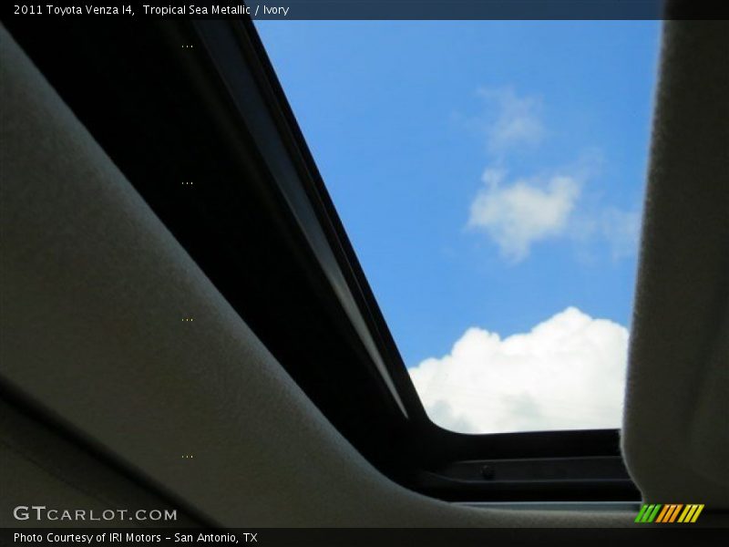 Tropical Sea Metallic / Ivory 2011 Toyota Venza I4