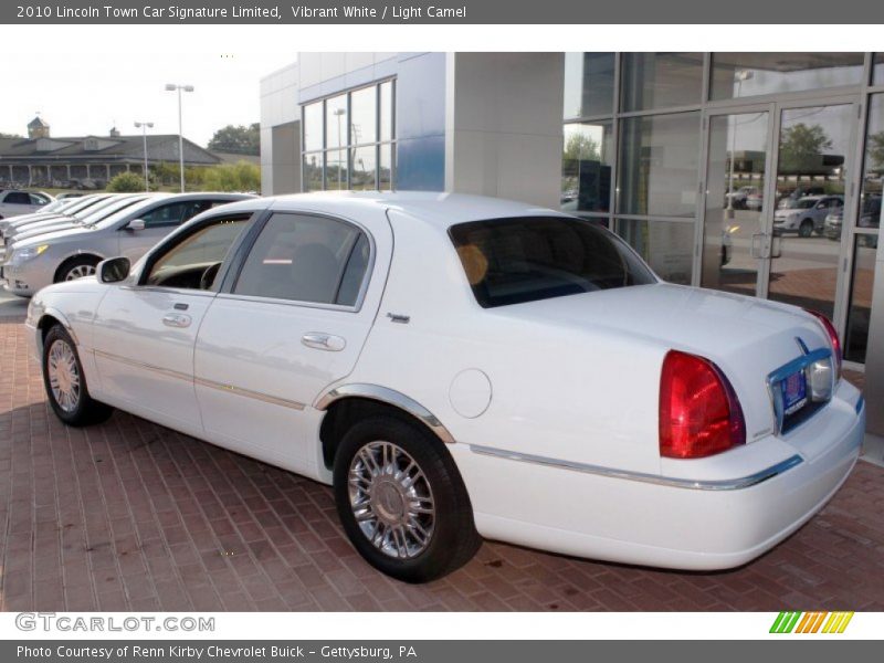 Vibrant White / Light Camel 2010 Lincoln Town Car Signature Limited