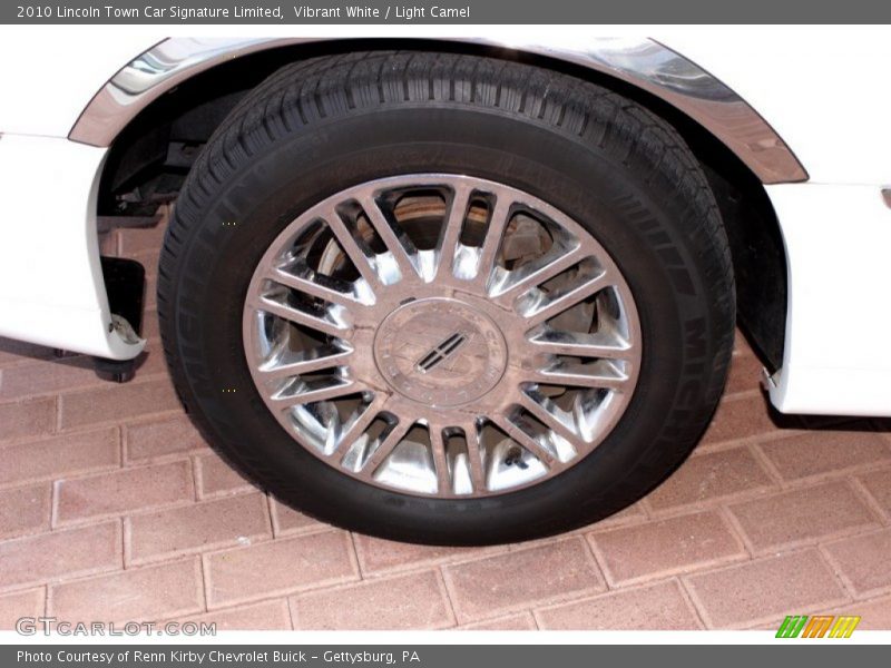 Vibrant White / Light Camel 2010 Lincoln Town Car Signature Limited