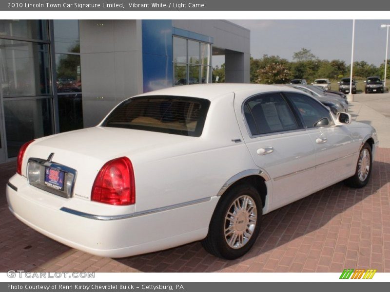 Vibrant White / Light Camel 2010 Lincoln Town Car Signature Limited