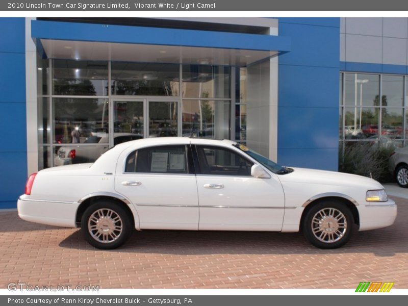 Vibrant White / Light Camel 2010 Lincoln Town Car Signature Limited