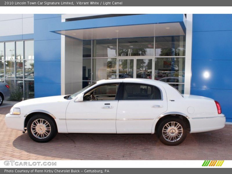 Vibrant White / Light Camel 2010 Lincoln Town Car Signature Limited