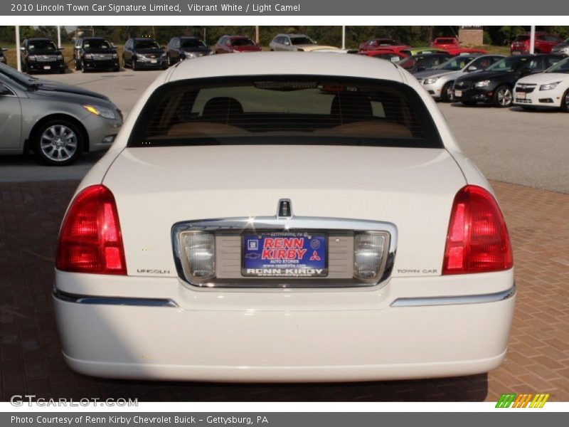 Vibrant White / Light Camel 2010 Lincoln Town Car Signature Limited