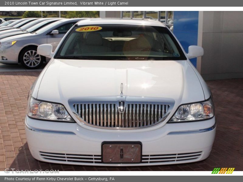 Vibrant White / Light Camel 2010 Lincoln Town Car Signature Limited