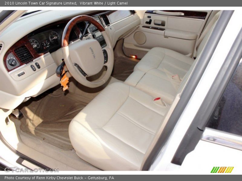Vibrant White / Light Camel 2010 Lincoln Town Car Signature Limited