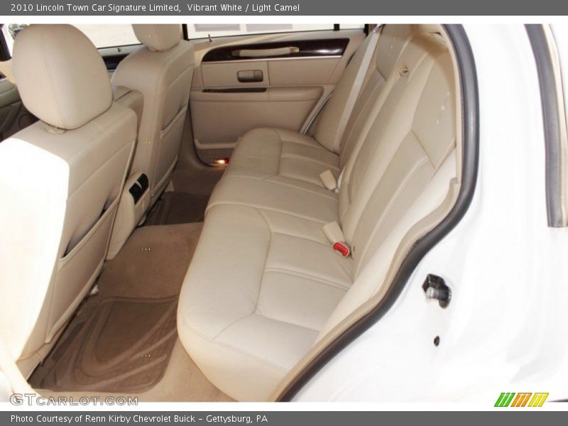 Vibrant White / Light Camel 2010 Lincoln Town Car Signature Limited