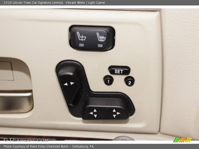 Vibrant White / Light Camel 2010 Lincoln Town Car Signature Limited