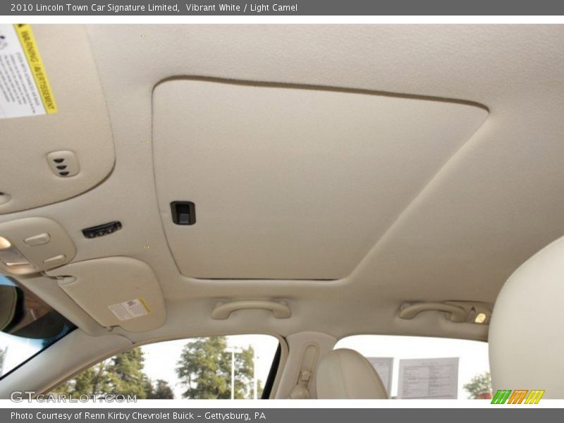 Vibrant White / Light Camel 2010 Lincoln Town Car Signature Limited
