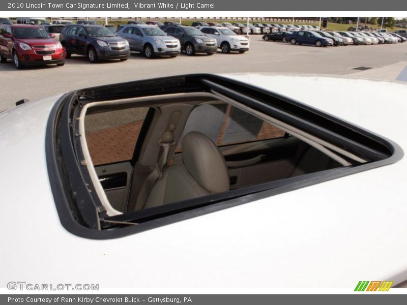 Vibrant White / Light Camel 2010 Lincoln Town Car Signature Limited
