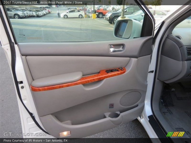 Arctic Frost Pearl White / Stone 2007 Toyota Sienna XLE