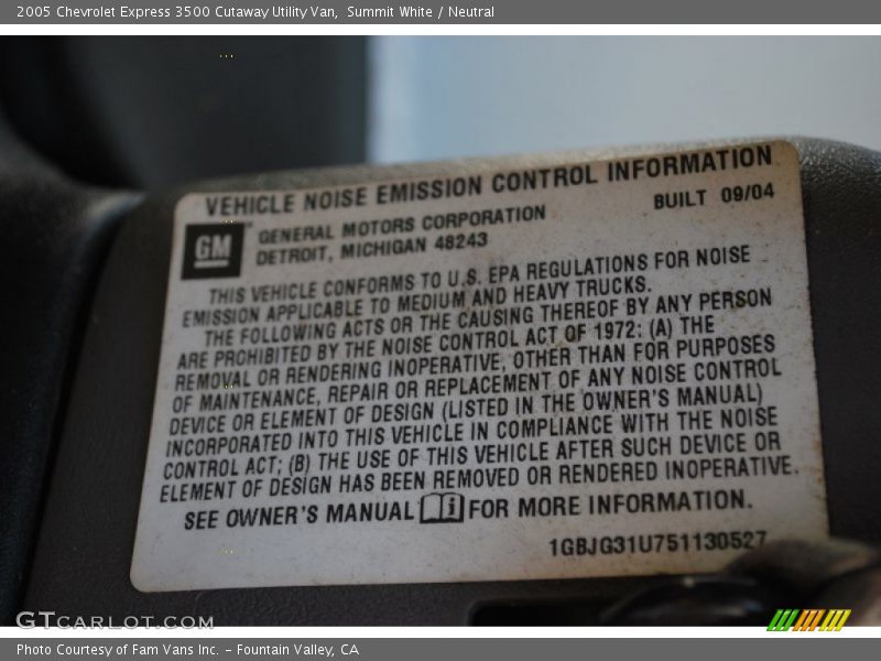 Summit White / Neutral 2005 Chevrolet Express 3500 Cutaway Utility Van