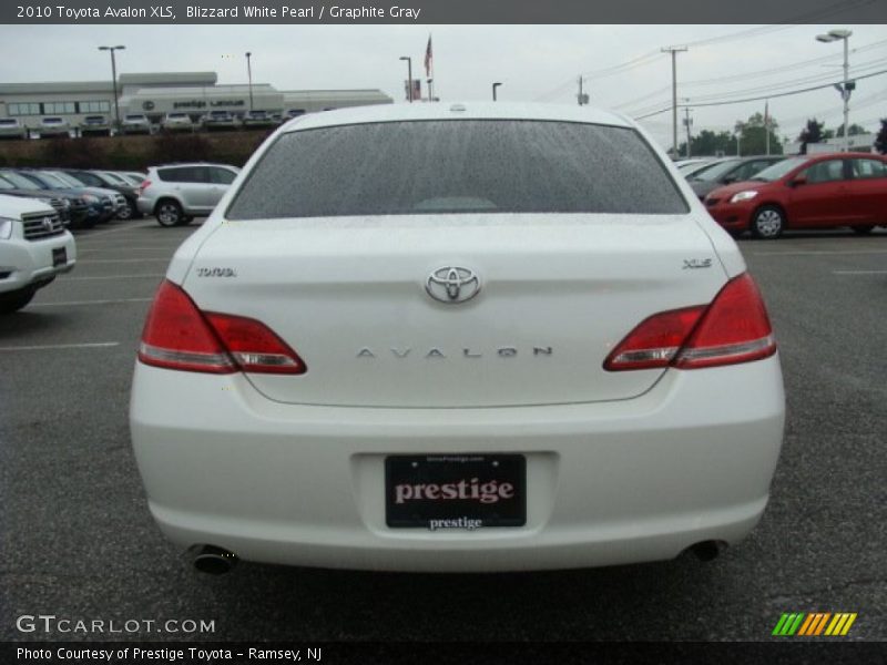 Blizzard White Pearl / Graphite Gray 2010 Toyota Avalon XLS