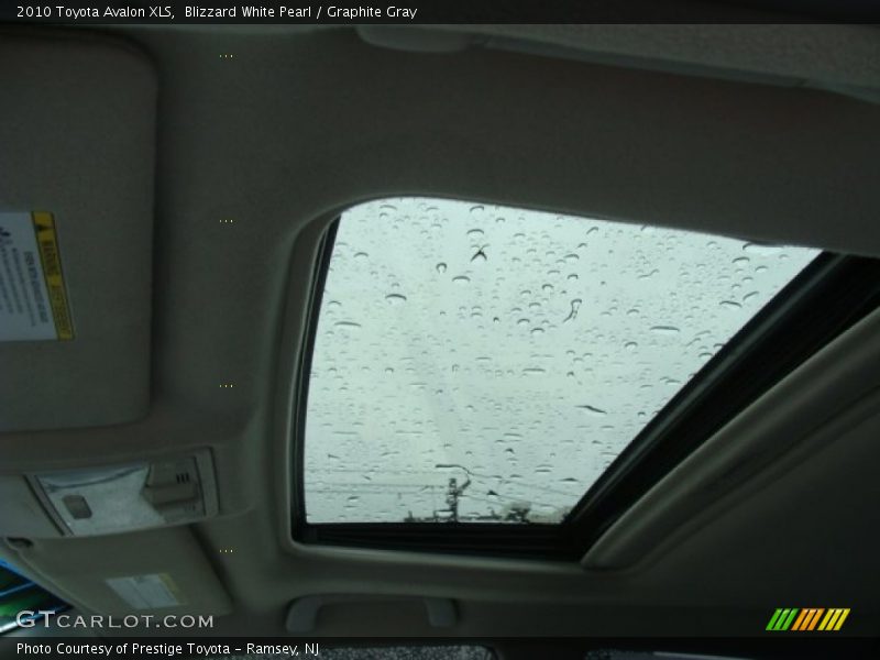 Blizzard White Pearl / Graphite Gray 2010 Toyota Avalon XLS